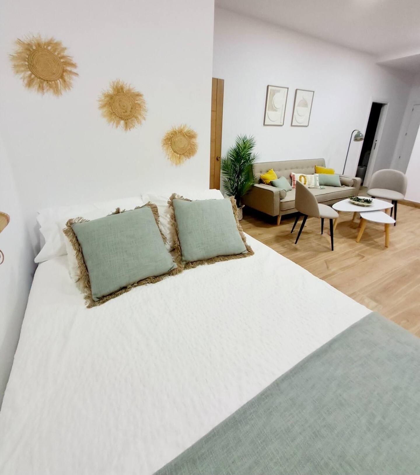 Coffee & Calm Triana Apartment Sevilla Eksteriør billede
